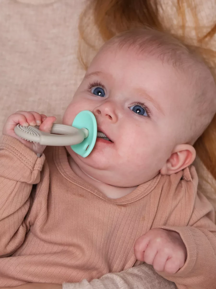Прорезыватель для зубов силиконовый BPA-free с щеточкой Uviton — изображение 5